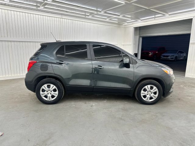 2019 Chevrolet Trax LS photo 4