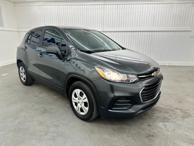 2019 Chevrolet Trax LS photo 3