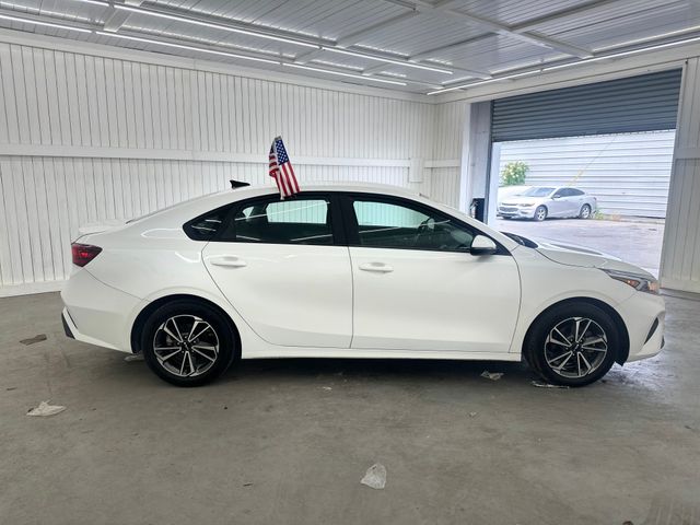 2022 Kia Forte LXS photo 4