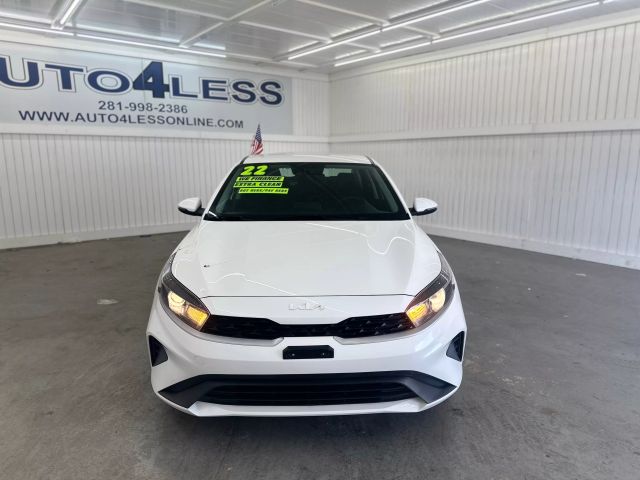 2022 Kia Forte LXS photo 2