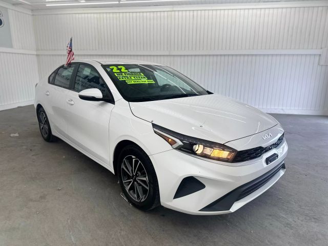 2022 Kia Forte LXS photo 3