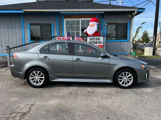 2016 Mitsubishi Lancer ES photo 4