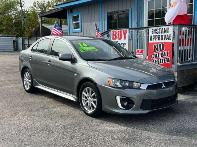 2016 Mitsubishi Lancer ES photo 3
