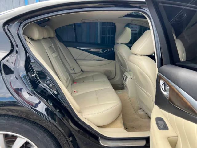 2015 Infiniti Q50 3.7 Premium photo 11