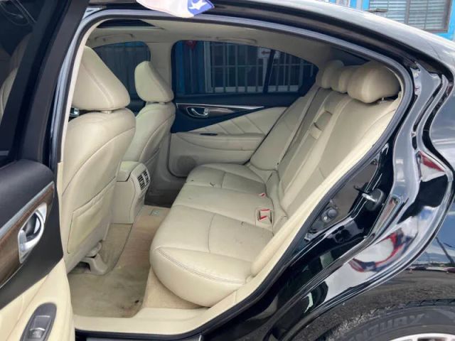 2015 Infiniti Q50 3.7 Premium photo 10