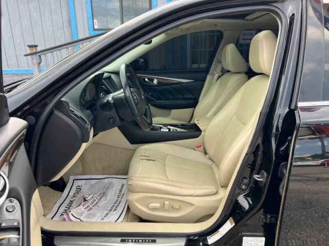 2015 Infiniti Q50 3.7 Premium photo 9