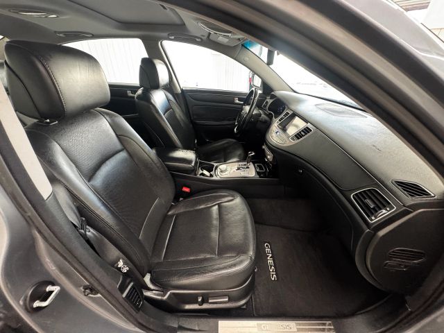 2014 Hyundai Genesis 3.8 photo 19