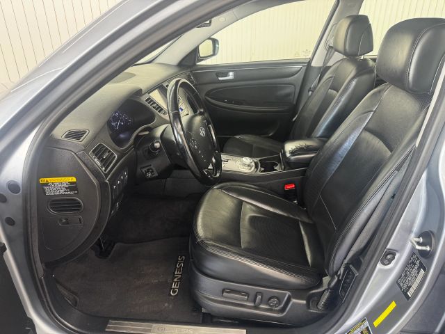 2014 Hyundai Genesis 3.8 photo 11