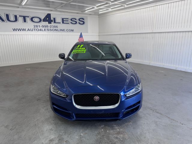 2017 Jaguar XE Premium photo 2