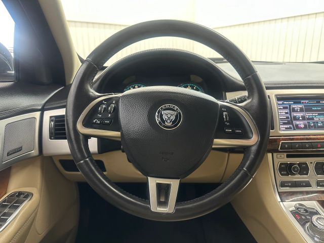 2015 Jaguar XF Premium photo 20