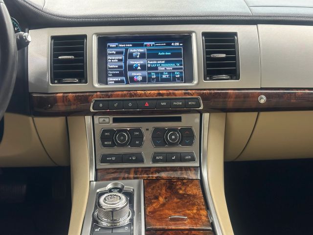 2015 Jaguar XF Premium photo 18