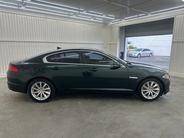 2015 Jaguar XF Premium photo 4