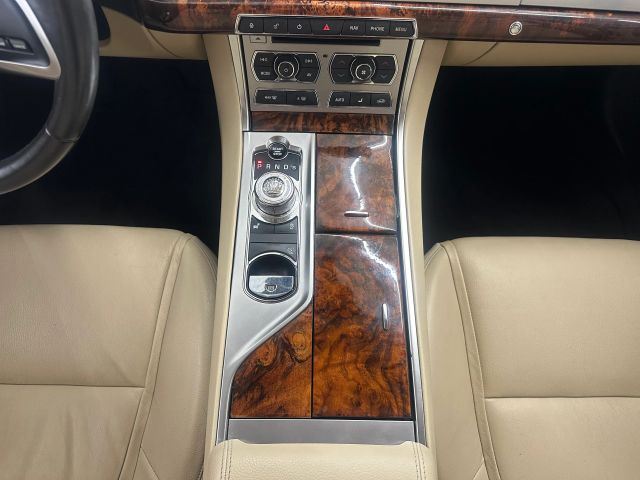 2015 Jaguar XF Premium photo 19