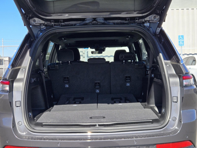 New 2025 Jeep Grand Cherokee Laredo X 4x2  in ,  25