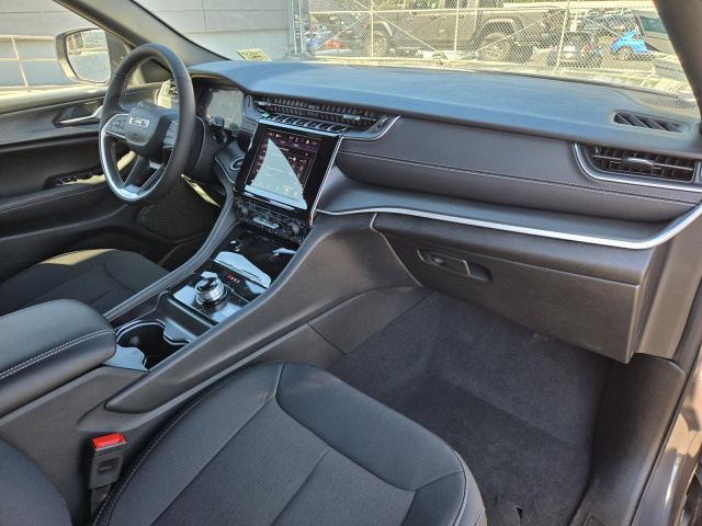 New 2025 Jeep Grand Cherokee Laredo X 4x2  in ,  28