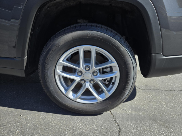 New 2025 Jeep Grand Cherokee Laredo X 4x2  in ,  33