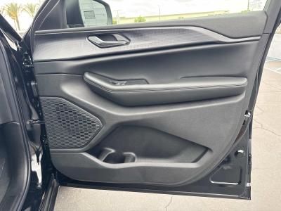 New 2026 Jeep Grand Cherokee Laredo 4x2  in ,  30