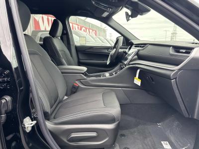 New 2026 Jeep Grand Cherokee Laredo 4x2  in ,  31