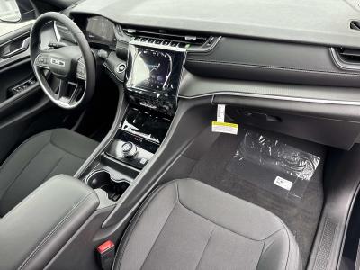 New 2026 Jeep Grand Cherokee Laredo 4x2  in ,  33
