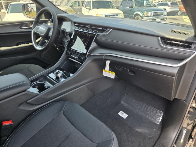 New 2026 Jeep Grand Cherokee Laredo 4x2  in ,  29