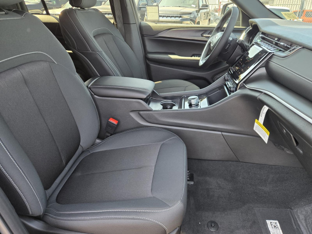 New 2026 Jeep Grand Cherokee Laredo 4x2  in ,  30