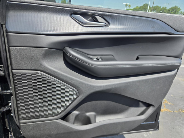 New 2026 Jeep Grand Cherokee Laredo 4x2  in ,  32