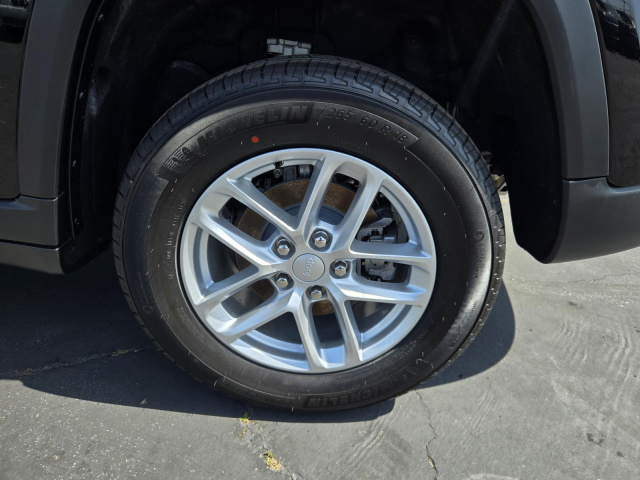 New 2026 Jeep Grand Cherokee Laredo 4x2  in ,  33