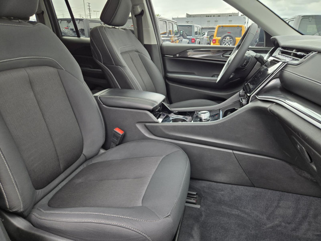 Used 2023 Jeep Grand Cherokee Laredo 4x2  in ,  31