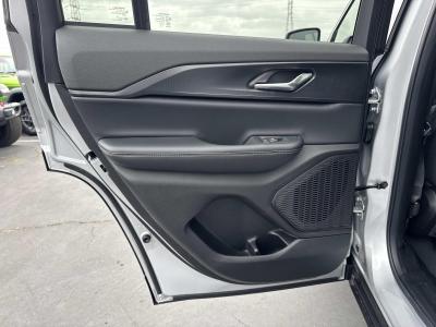New 2026 Jeep Grand Cherokee Laredo 4x2  in ,  24
