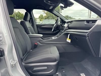 New 2026 Jeep Grand Cherokee Laredo 4x2  in ,  31