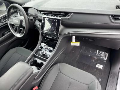 New 2026 Jeep Grand Cherokee Laredo 4x2  in ,  33