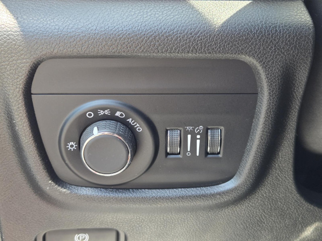 Used 2023 Jeep Grand Cherokee Laredo 4x2  in ,  18