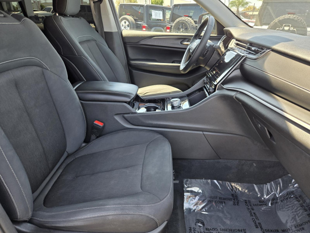 Used 2023 Jeep Grand Cherokee Laredo 4x2  in ,  31
