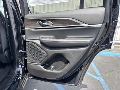 New 2026 Jeep Grand Cherokee Laredo Altitude 4x4  in ,  30