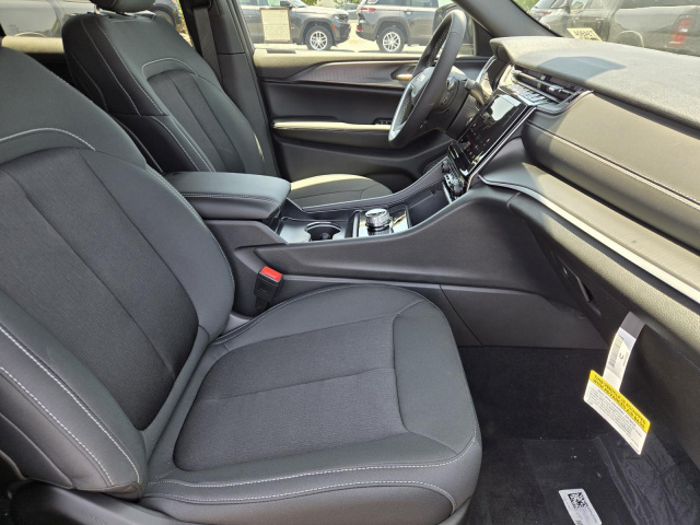 New 2026 Jeep Grand Cherokee L Laredo 4x2  in ,  32
