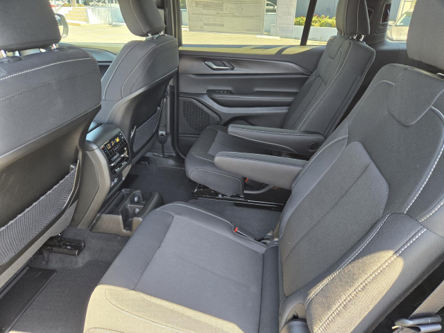 New 2026 Jeep Grand Cherokee L Laredo 4x2  in ,  24