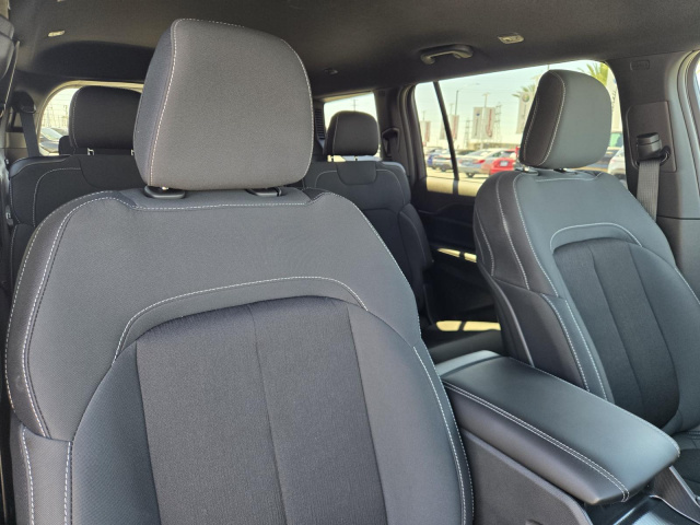 New 2026 Jeep Grand Cherokee L Laredo 4x2  in ,  32