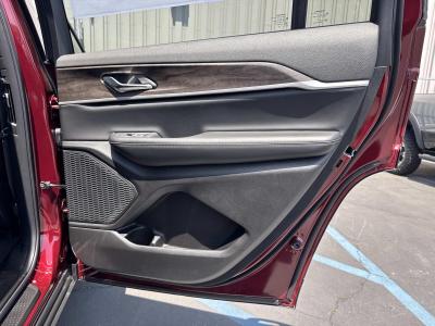 New 2026 Jeep Grand Cherokee L Laredo Altitude 4x2  in ,  29