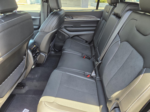 New 2026 Jeep Grand Cherokee L Laredo Altitude 4x4  in ,  25