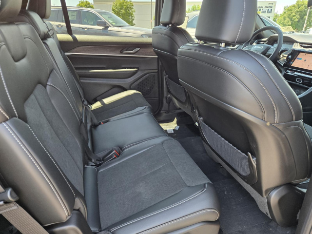 New 2026 Jeep Grand Cherokee L Laredo Altitude 4x4  in ,  29
