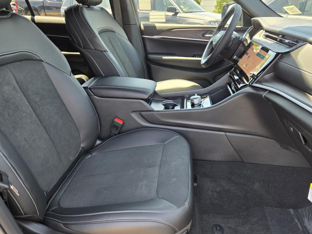 New 2026 Jeep Grand Cherokee L Laredo Altitude 4x4  in ,  32