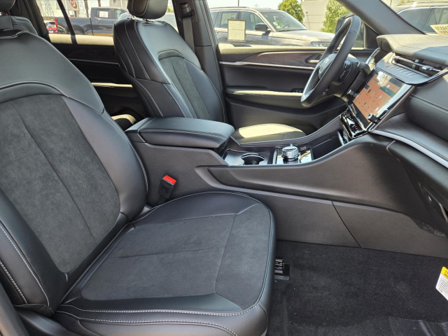 New 2026 Jeep Grand Cherokee L Laredo Altitude 4x4  in ,  32