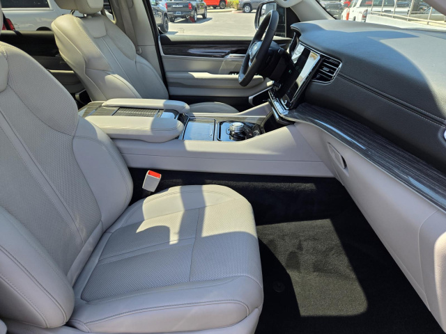 Used 2022 Jeep Wagoneer Series II 4x2  in ,  32