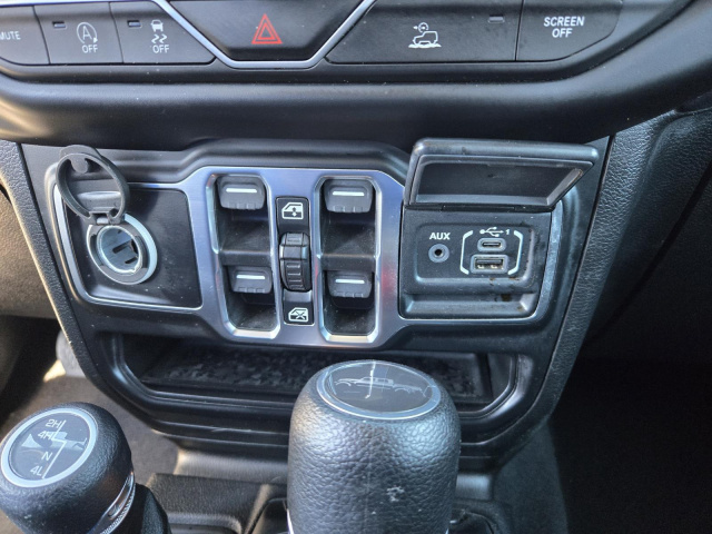 Used 2022 Jeep Gladiator Overland 4x4  in ,  13