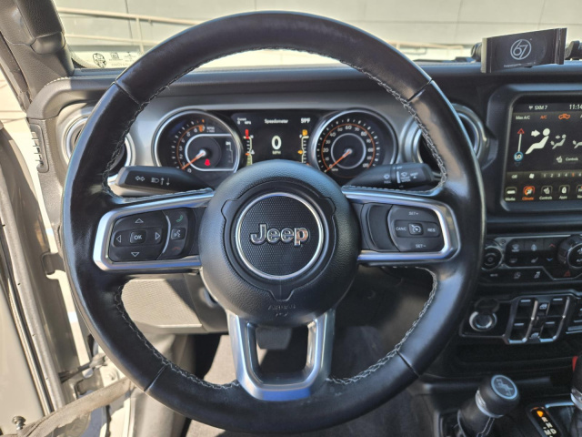 Used 2022 Jeep Gladiator Overland 4x4  in ,  17