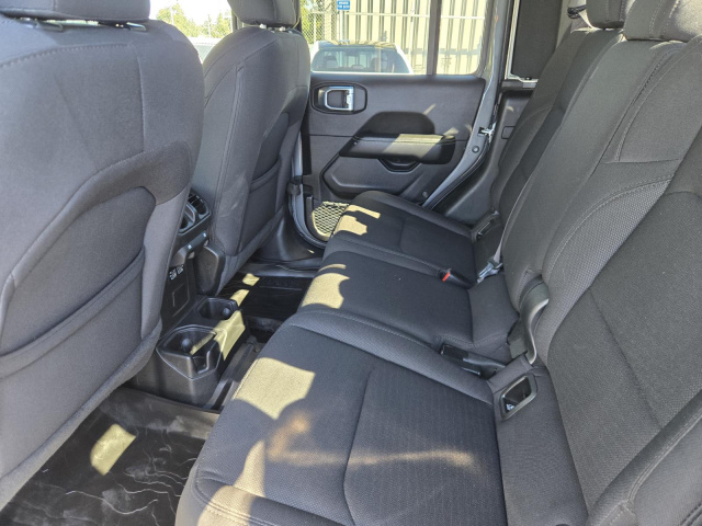 Used 2022 Jeep Gladiator Overland 4x4  in ,  27