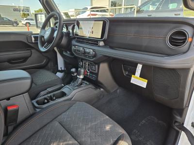 New 2026 Jeep Gladiator Mojave 4x4  in ,  33