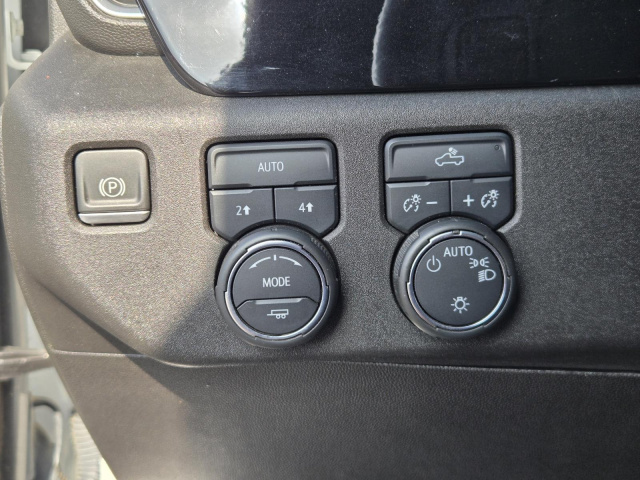 Used 2022 Chevrolet Silverado 1500 4WD Crew Cab 147 LT w/1LT  in ,  17