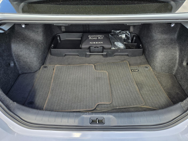 Used 2025 Nissan Altima SR FWD  in ,  28