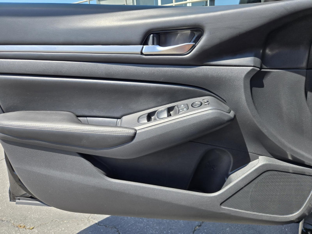 Used 2022 Nissan Altima 2.5 SV Sedan  in ,  20